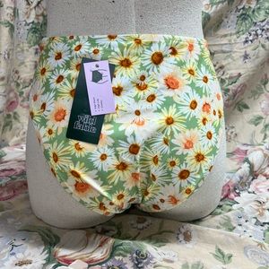 Daisy bathing suit bottoms 🌞